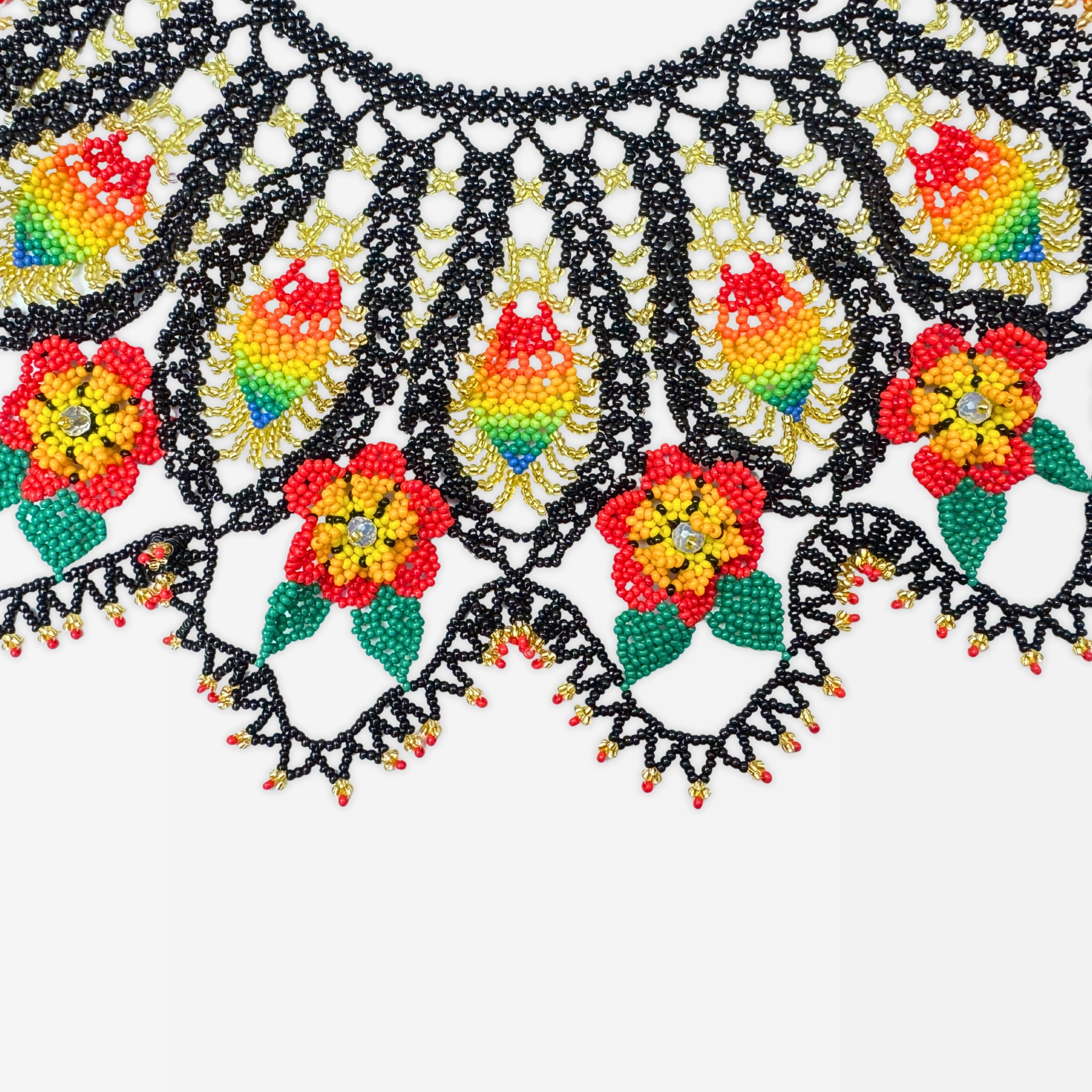 Collar Ancestral Flores Doradas